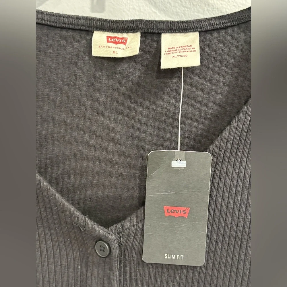 Levi's Classic Black Button-Down Top - Picture 5 of 7